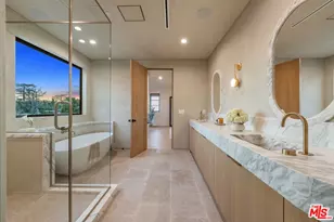 11746 Blix St, Valley Village, CA 91607 - Photo 32