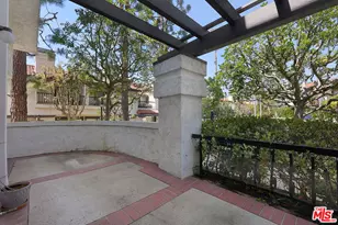 17226 Palisades Cir, Pacific Palisades, CA 90272 - Photo 12