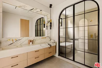 22821 Collins St, Woodland Hills, CA 91367 - Photo 24