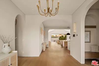 22821 Collins St, Woodland Hills, CA 91367 - Photo 4