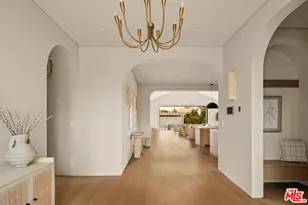 22821 Collins St, Woodland Hills, CA 91367 - Photo 4