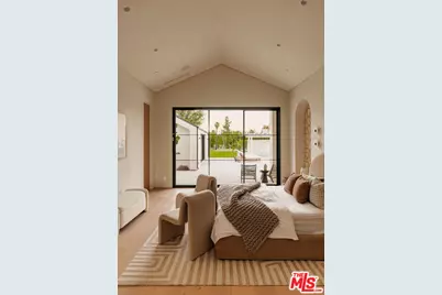 22821 Collins St, Woodland Hills, CA 91367 - Photo 20