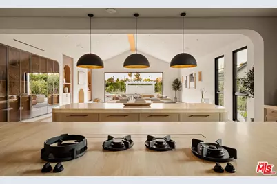 22821 Collins St, Woodland Hills, CA 91367 - Photo 12