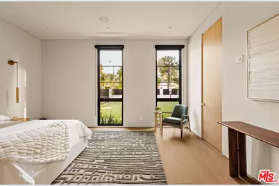 22821 Collins St, Woodland Hills, CA 91367 - Photo 30