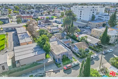 3030 W 12th Pl, Los Angeles, CA 90006 - Photo 16
