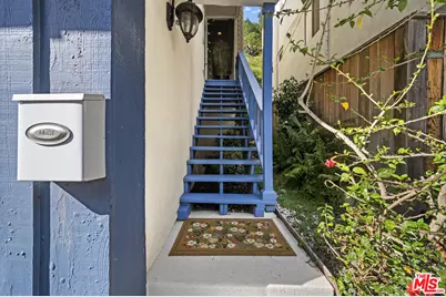 9827 Yoakum Dr, Beverly Hills, CA 90210 - Photo 4