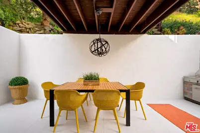 9827 Yoakum Dr, Beverly Hills, CA 90210 - Photo 18