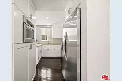 9827 Yoakum Dr, Beverly Hills, CA 90210 - Photo 24