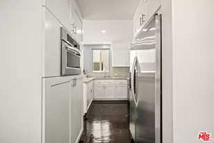 9827 Yoakum Dr, Beverly Hills, CA 90210 - Photo 24