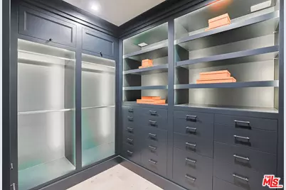 1072 Amalfi Dr, Pacific Palisades, CA 90272 - Photo 32