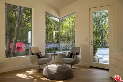 3833 Hayvenhurst Dr, Encino, CA 91436 - Photo 24
