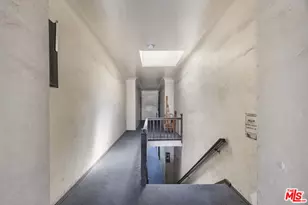 2717 S Budlong Ave, Los Angeles, CA 90007 - Photo 14