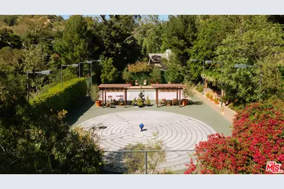 2700 Benedict Canyon Dr, Beverly Hills, CA 90210 - Photo 24