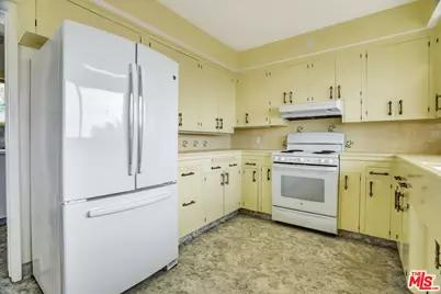 1682 Larco Way, Glendale, CA 91202 - Photo 22