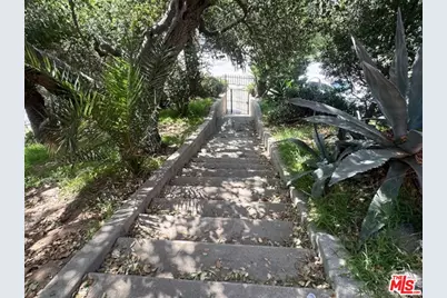 3939 W 28th St, Los Angeles, CA 90018 - Photo 8