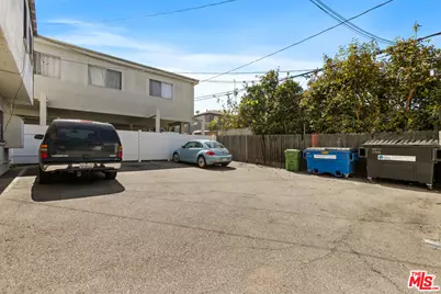 2302 32nd St, Santa Monica, CA 90405 - Photo 8