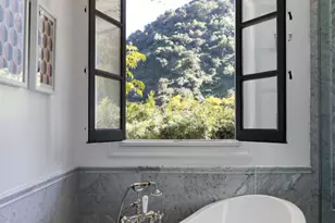 1600 Clear View Dr, Beverly Hills, CA 90210 - Photo 30
