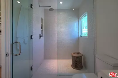 2439 Carman Crest Dr, Los Angeles, CA 90068 - Photo 12