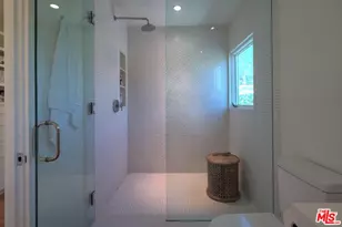 2439 Carman Crest Dr, Los Angeles, CA 90068 - Photo 12