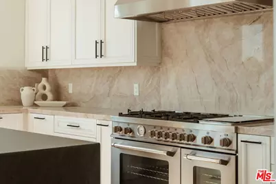 10725 Ashton Ave #301, Los Angeles, CA 90024 - Photo 10