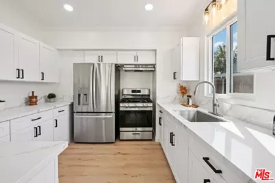17845 Stagg St, Reseda, CA 91335 - Photo 6