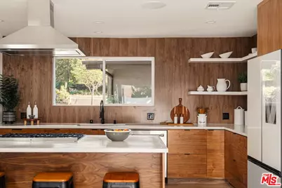 22649 Mulholland Dr, Woodland Hills, CA 91364 - Photo 10