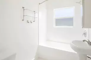 710 N Van Ness Ave, Los Angeles, CA 90038 - Photo 8