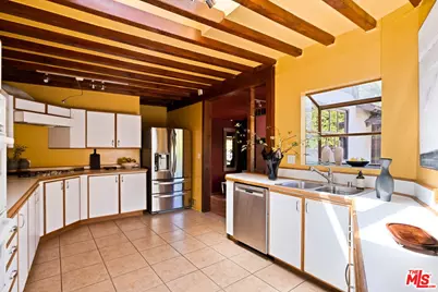 2030 Benedict Canyon Dr, Beverly Hills, CA 90210 - Photo 18