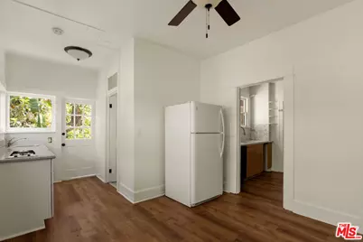 2302 S Budlong Ave, Los Angeles, CA 90007 - Photo 20