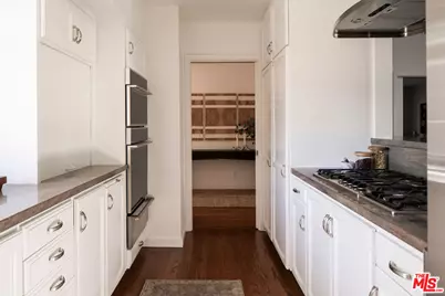 10225 Valley Spring Ln, Toluca Lake, CA 91602 - Photo 12