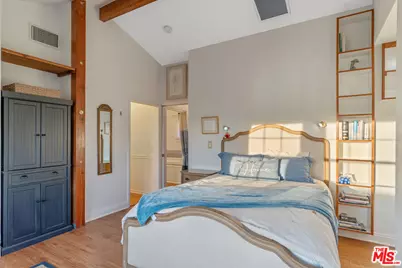41 Vicente Ter, Santa Monica, CA 90401 - Photo 32