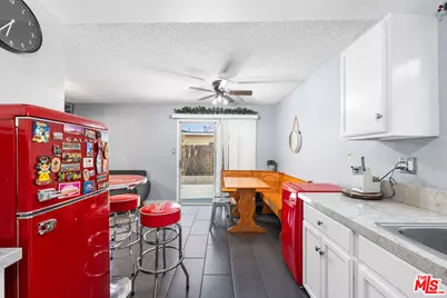 11477 Amboy Ave, San Fernando, CA 91340 - Photo 12