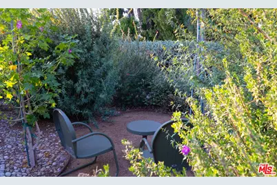 20307 Mobile St, Winnetka, CA 91306 - Photo 38