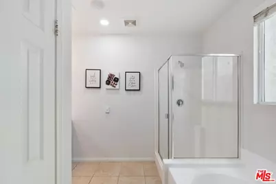 11926 Olive Glen Ln, Los Angeles, CA 90047 - Photo 22