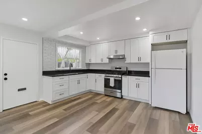 11710 Hartsook St, Valley Village, CA 91607 - Photo 18