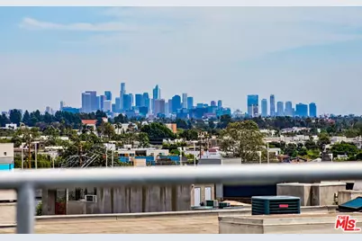 964 Hancock Ave #302, West Hollywood, CA 90069 - Photo 2