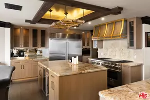 10560 Wilshire Blvd, Los Angeles, CA 90024 - Photo 18