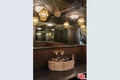 10560 Wilshire Blvd #2003, Los Angeles, CA 90024 - Photo 30