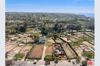 566 N Las Casas Ave, Pacific Palisades, CA 90272 - Photo 10