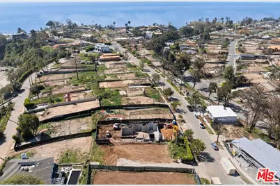 566 N Las Casas Ave, Pacific Palisades, CA 90272 - Photo 4