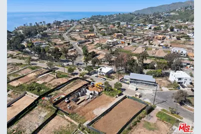 566 N Las Casas Ave, Pacific Palisades, CA 90272 - Photo 16