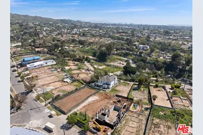 566 N Las Casas Ave, Pacific Palisades, CA 90272 - Photo 12