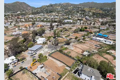 566 N Las Casas Ave, Pacific Palisades, CA 90272 - Photo 14