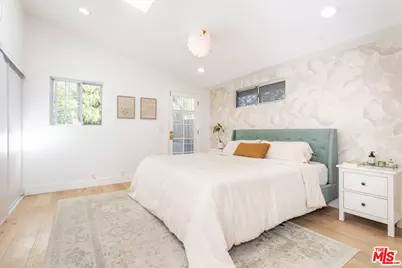 19837 Gilmore St, Woodland Hills, CA 91367 - Photo 32
