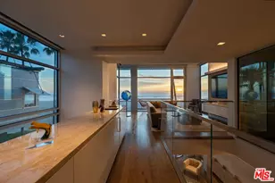2505 Ocean Front Walk, Venice, CA 90291 - Photo 18
