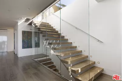 2505 Ocean Front Walk, Venice, CA 90291 - Photo 16