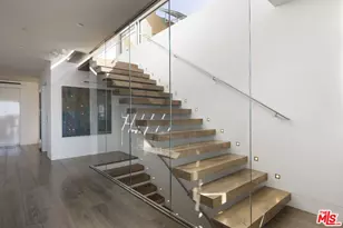 2505 Ocean Front Walk, Venice, CA 90291 - Photo 16