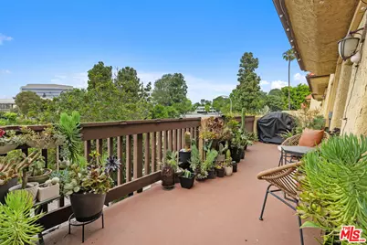 5950 Buckingham Pkwy #305, Culver City, CA 90230 - Photo 6