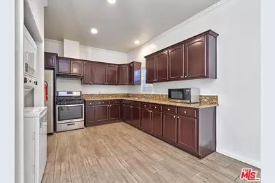 705 S Gramercy Pl, Los Angeles, CA 90005 - Photo 10