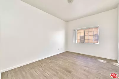 705 S Gramercy Pl, Los Angeles, CA 90005 - Photo 14